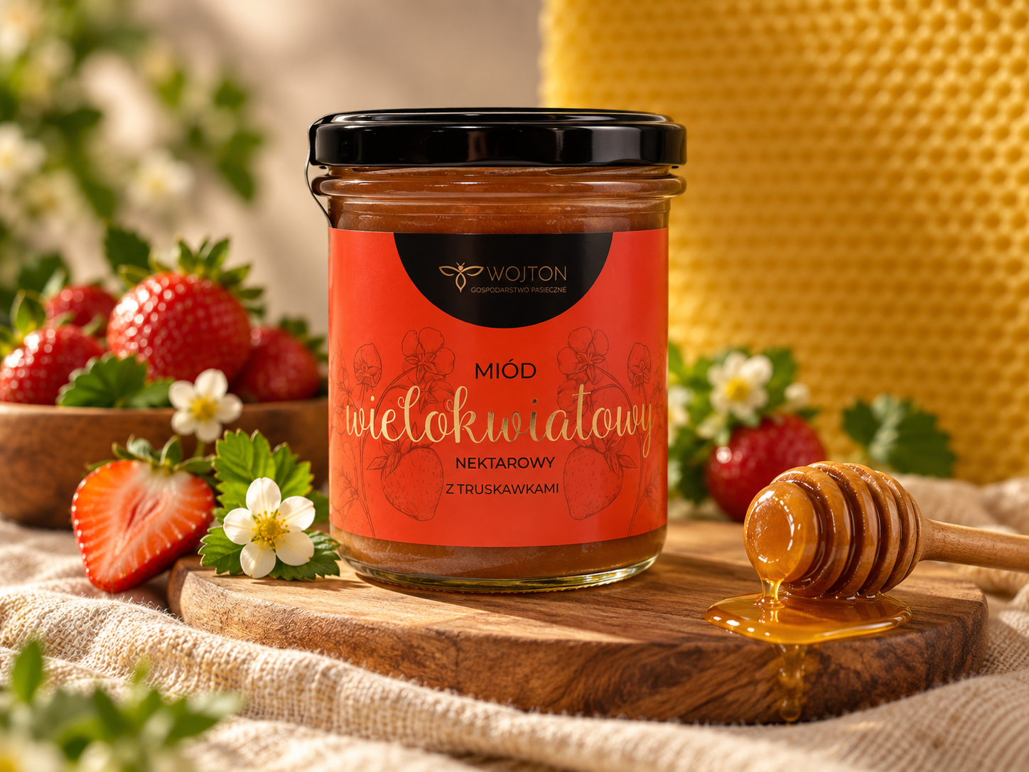 Miód wielokwiatowy z truskawkami